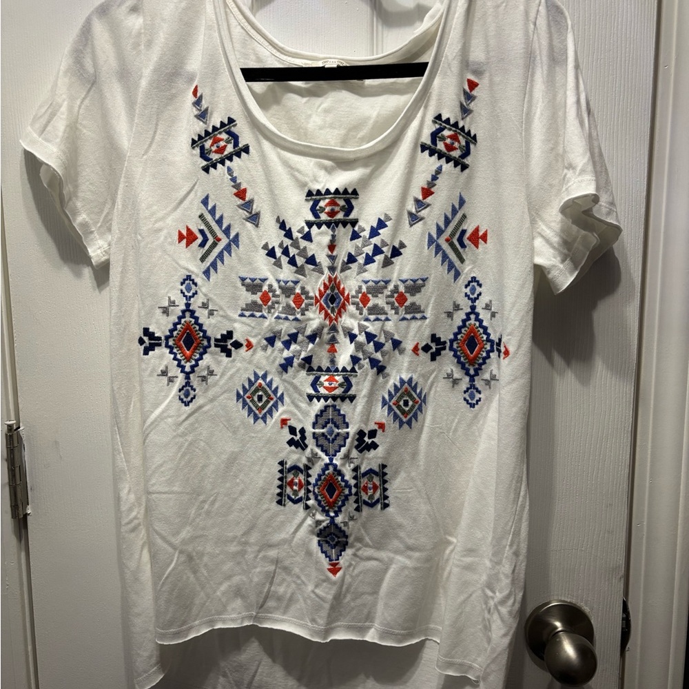 Miss Me White Embroidered Aztec Boho Tee Short Sleeve Top size medium